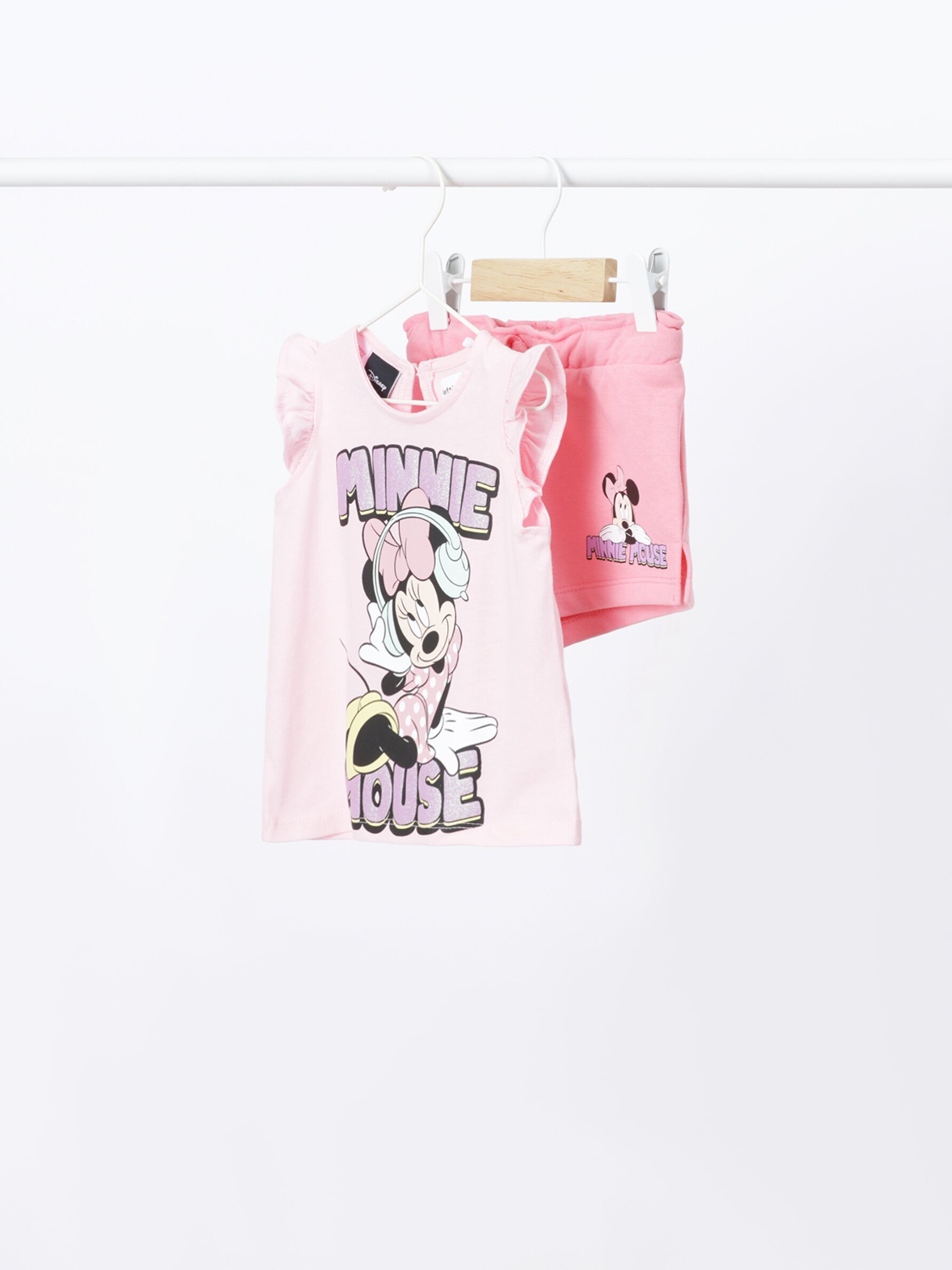 Camiseta con volantes en las mangas rosa niña