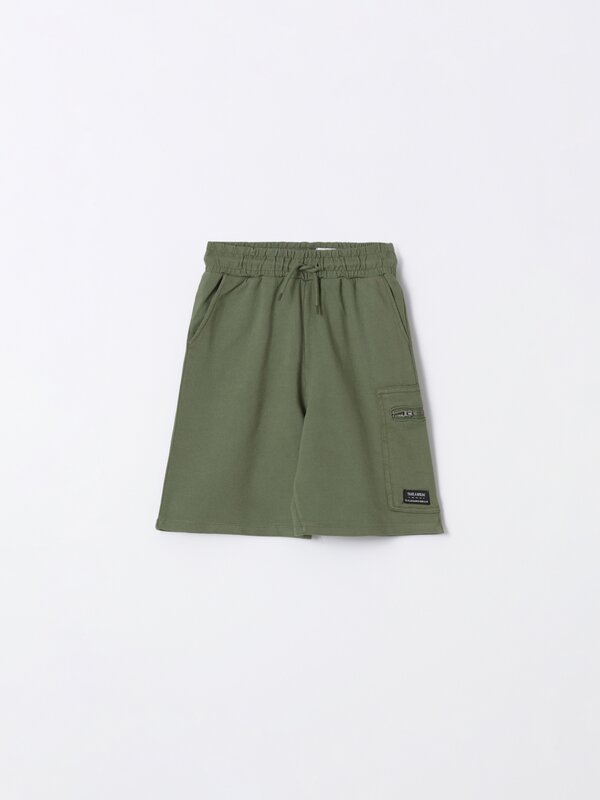 Jogger Bermuda shorts with pocket