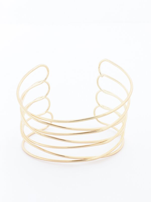 Rigid bracelet