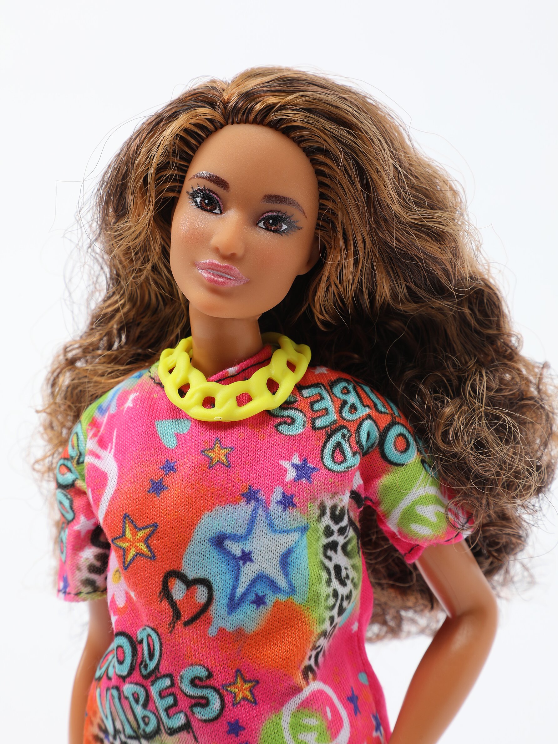 Fashionista Barbie™ with afro hair - Cartoons - Collabs - CLOTHING