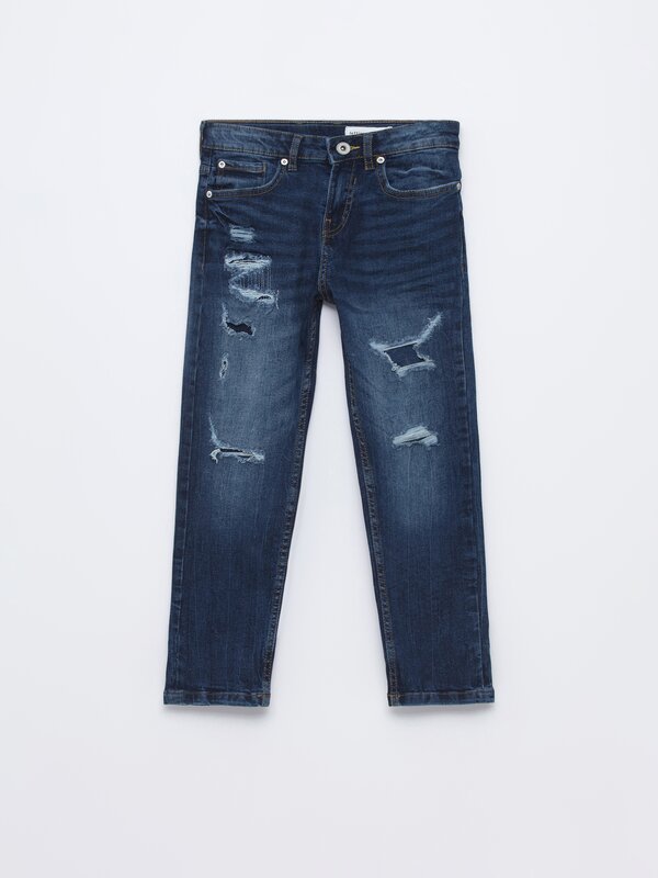 Jeans straight con rotos
