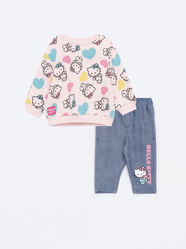 Conxunto de suadoiro e jeans Hello Kitty ©Sanrio