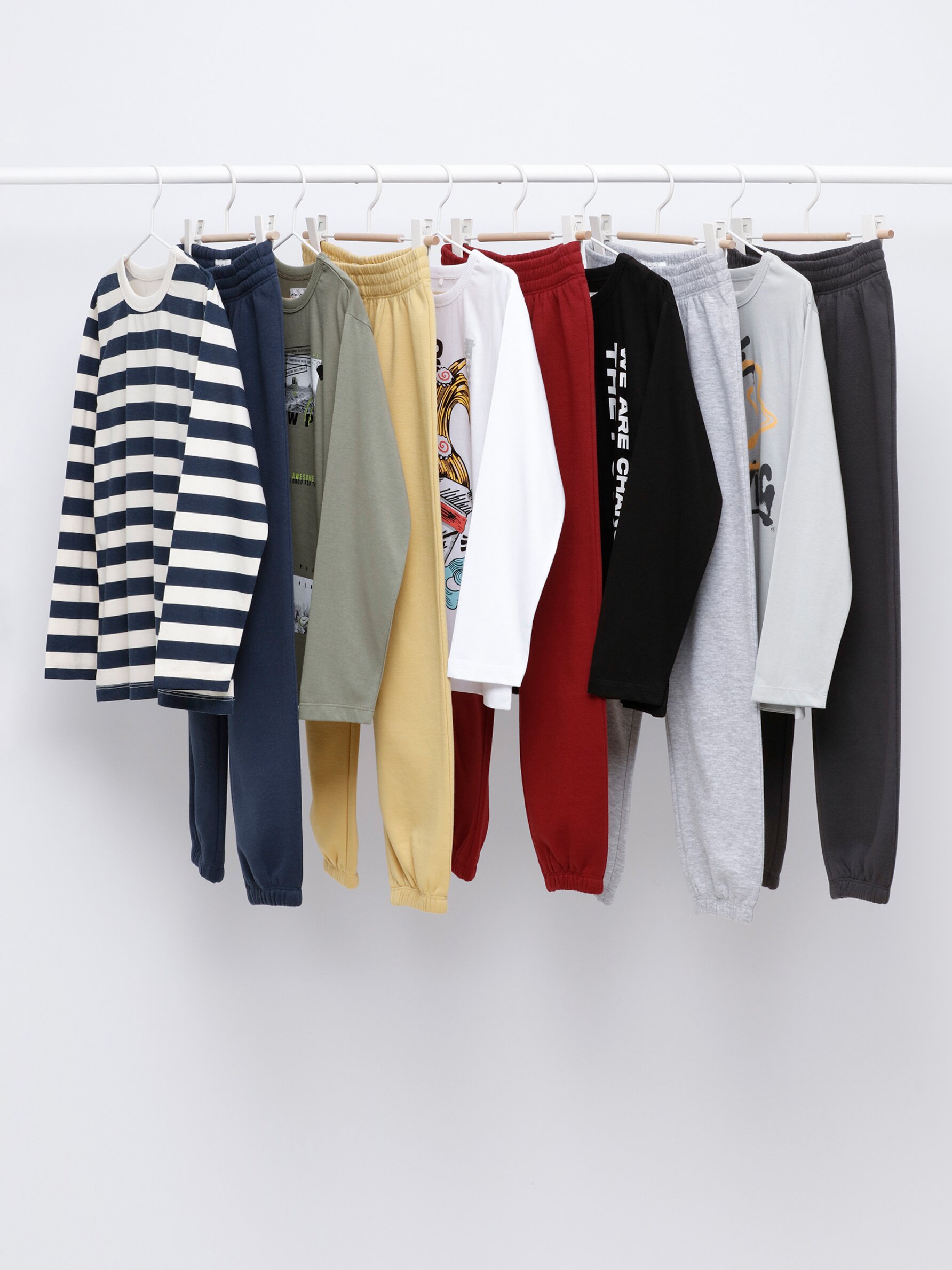 Pack of 5 T shirt and trousers sets
