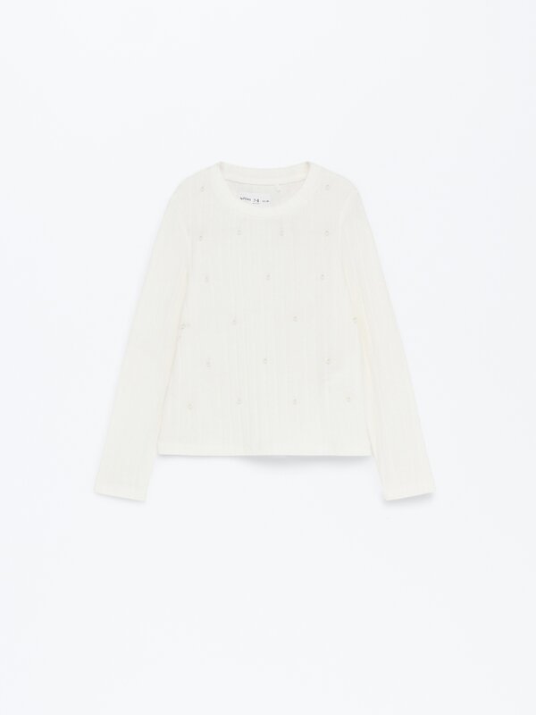 Ribbed sweater with faux pearl beads