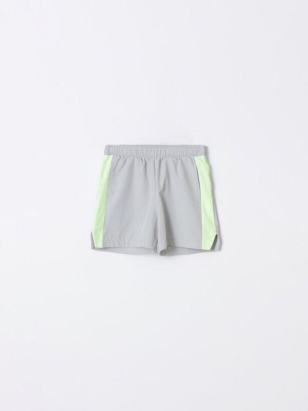 Sporty Bermuda shorts with side stripes