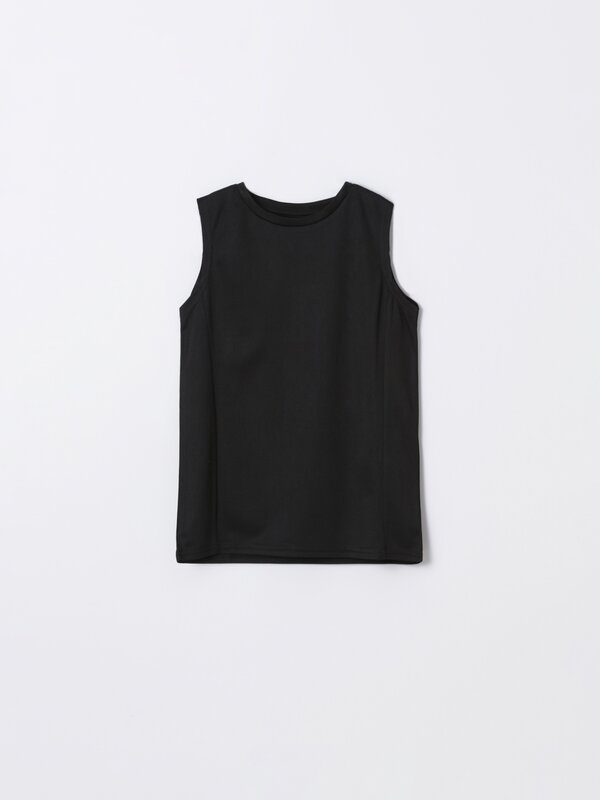 Sleeveless sports top
