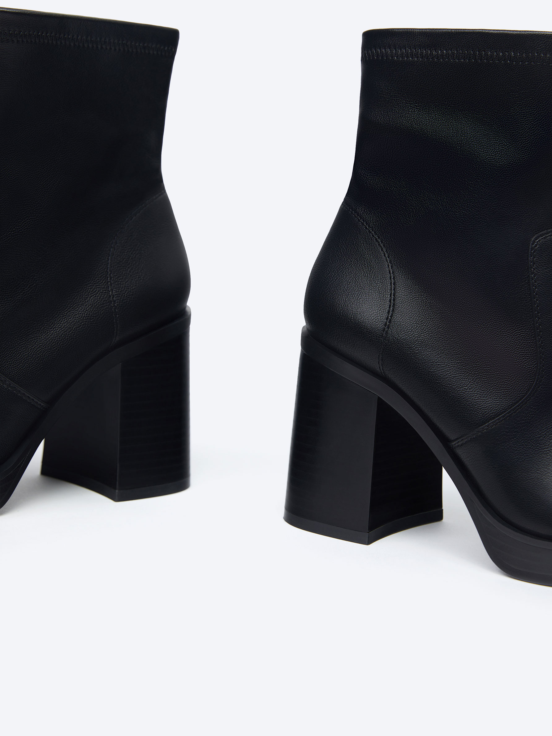 Botin elastico hotsell negro