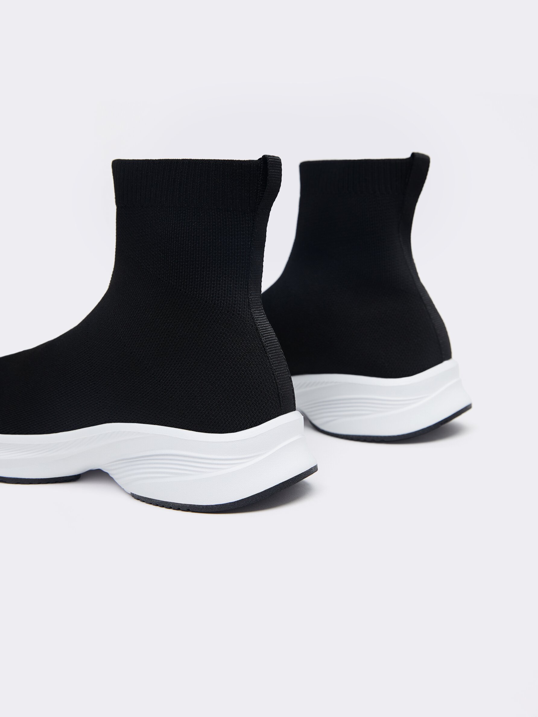 Sock style sneakers hotsell nike