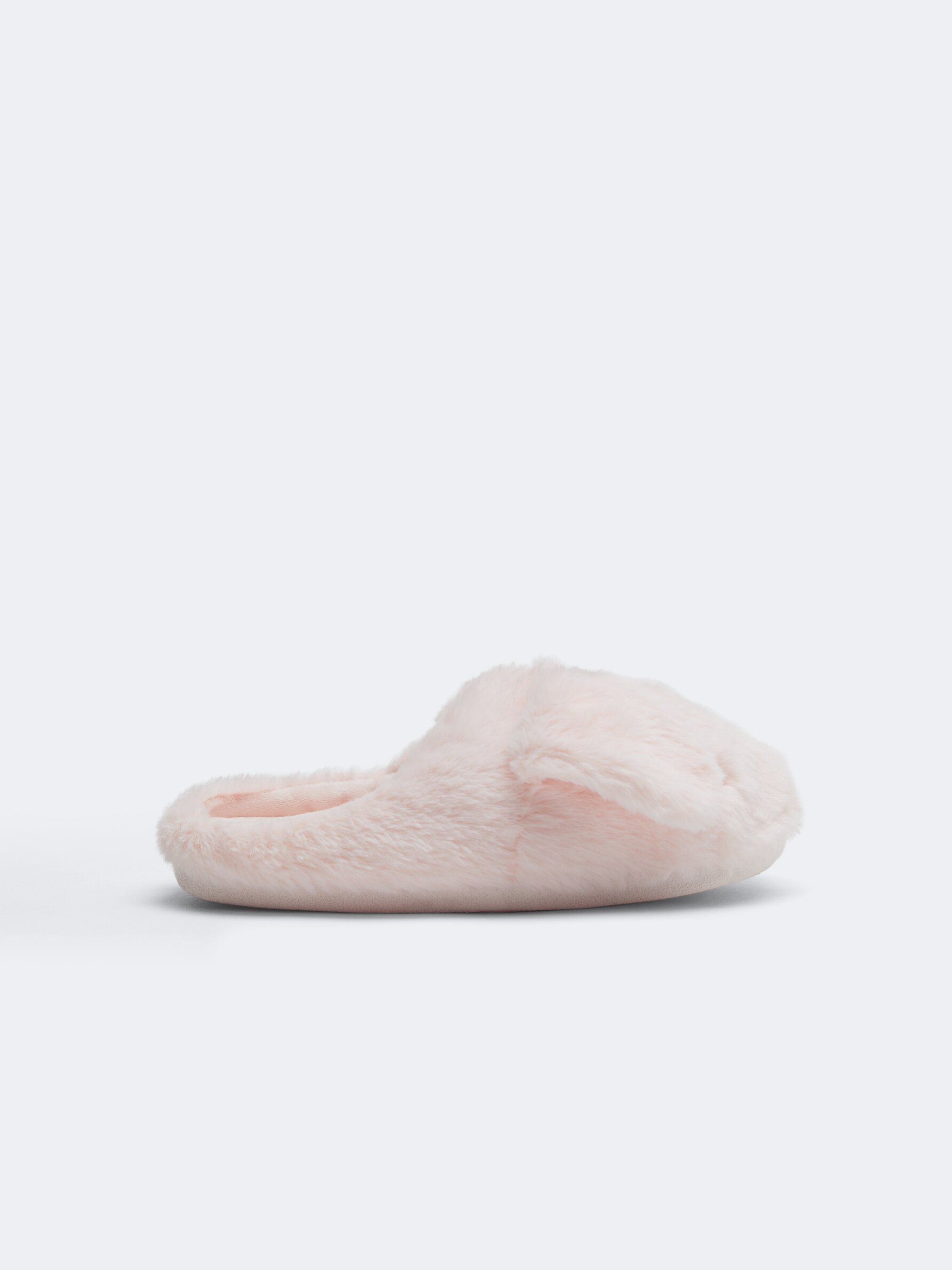 Guest slippers shop