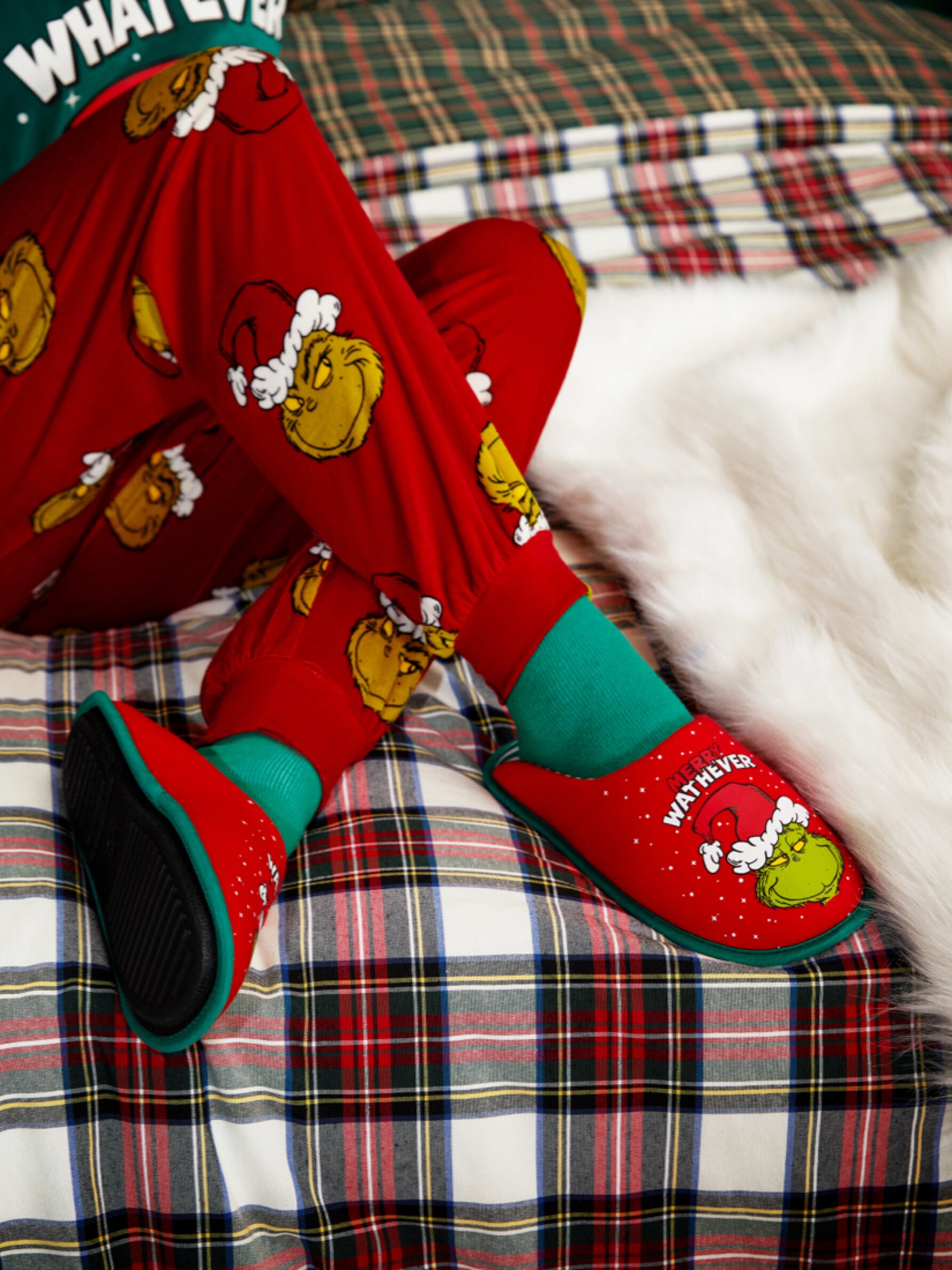 Grinch bedroom slippers deals