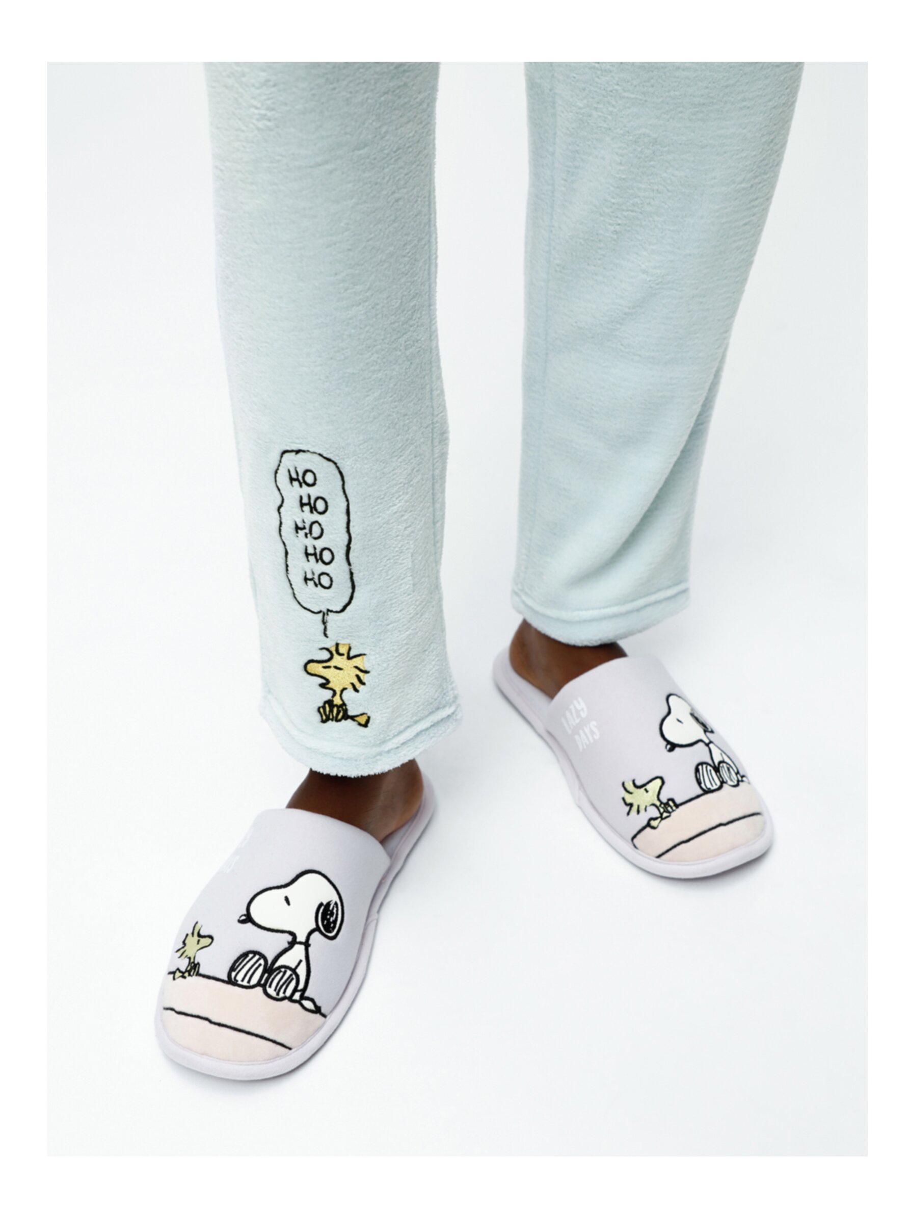Snoopy house shoes top