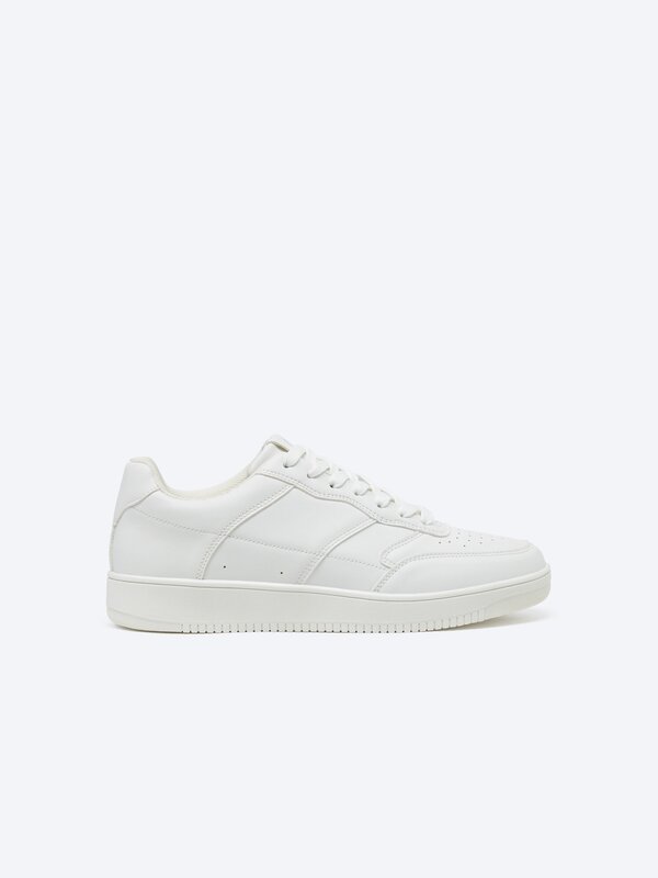 Casual sneakers