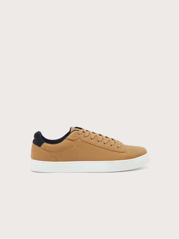 Casual sneakers