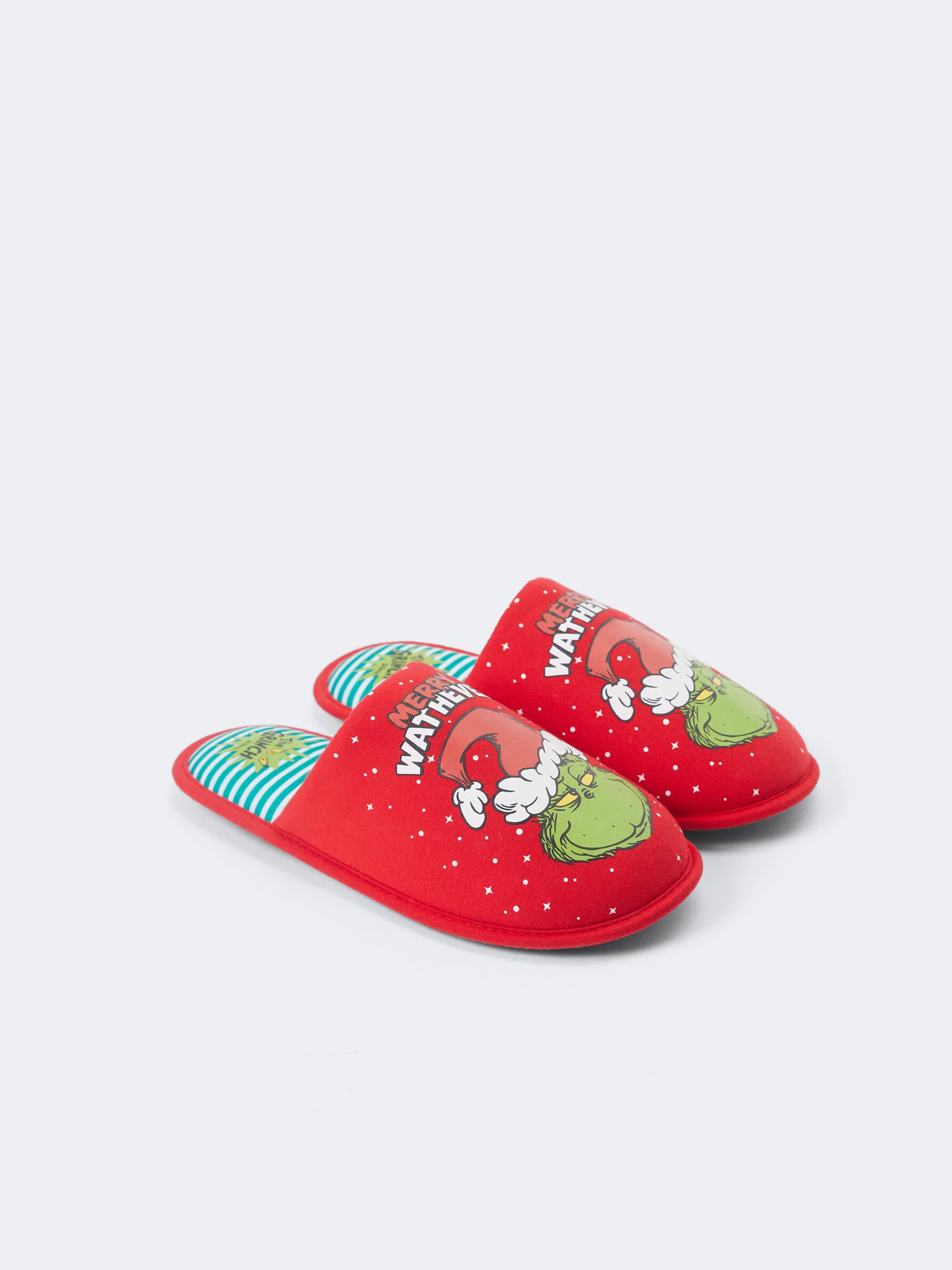 Grinch best sale slippers mens