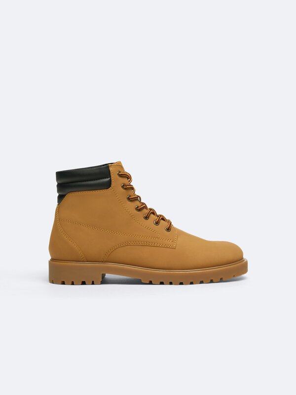MOUNTAIN BOOTS