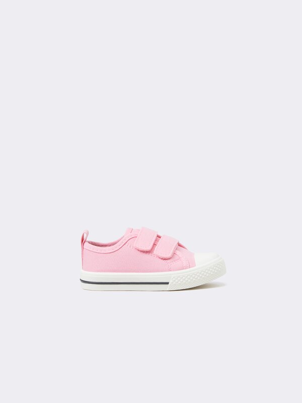 Canvas sneakers with toecap