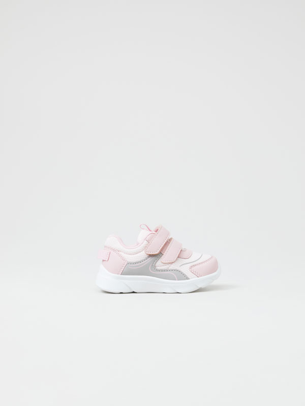 Contrast sneakers