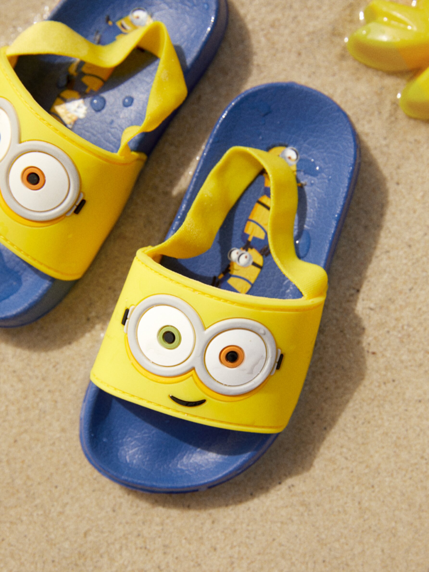 Sandal minions 2025