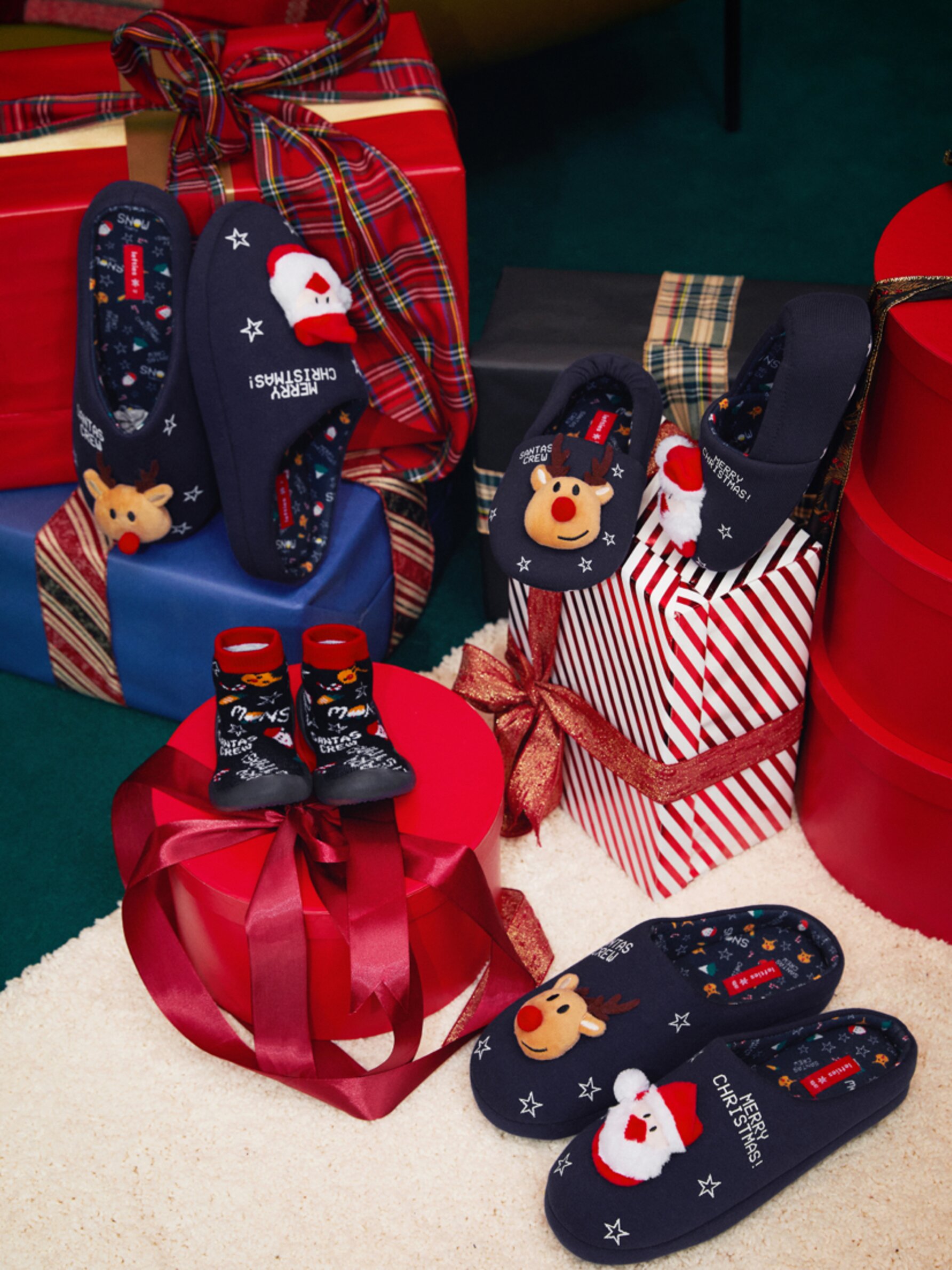 Mickey mouse hot sale christmas slippers