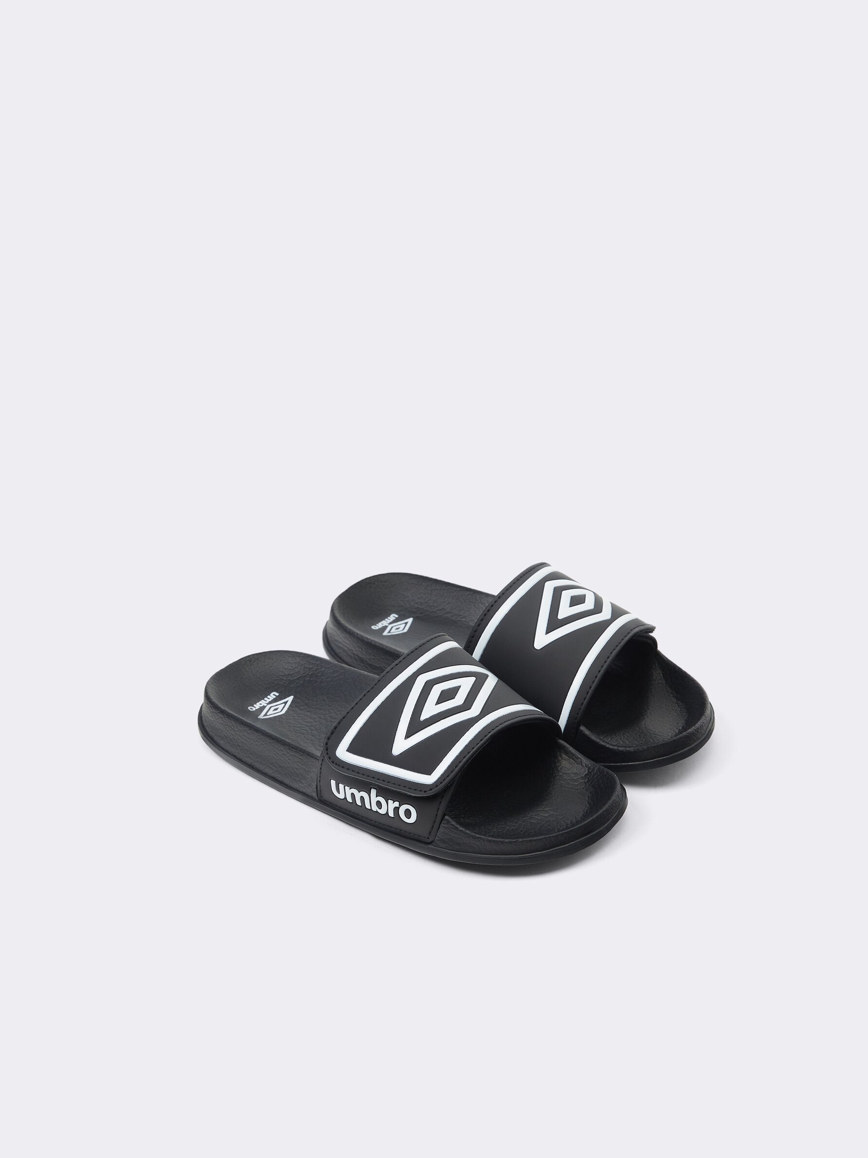 Umbro slippers hotsell action