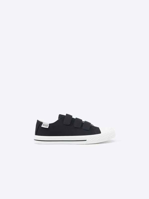 Fabric sneakers with toecap