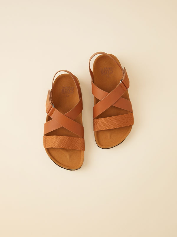 Crossover sandals