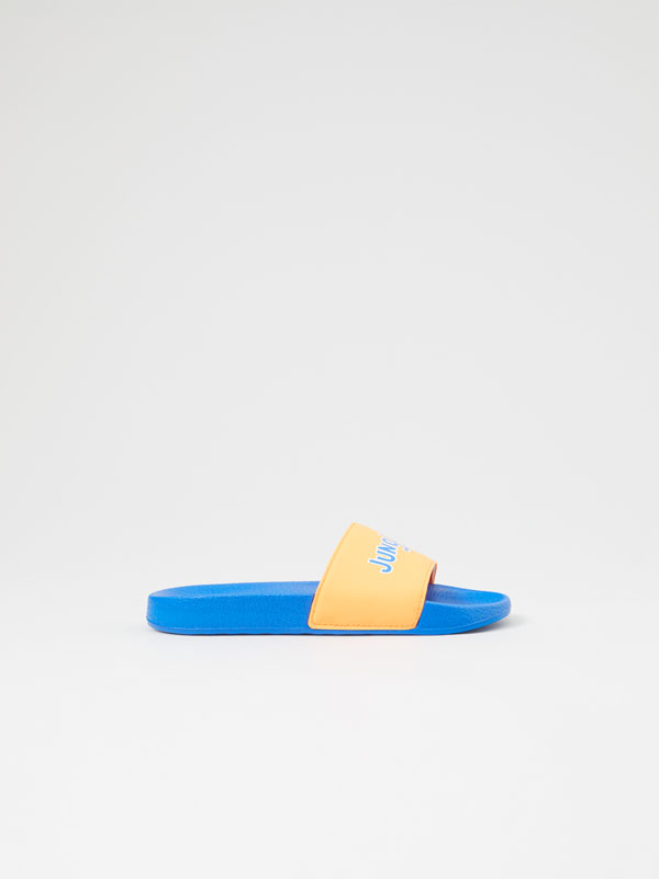 Printed pool sandals