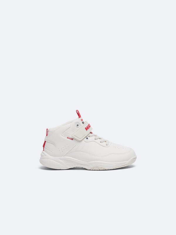 High-top basketball shoes