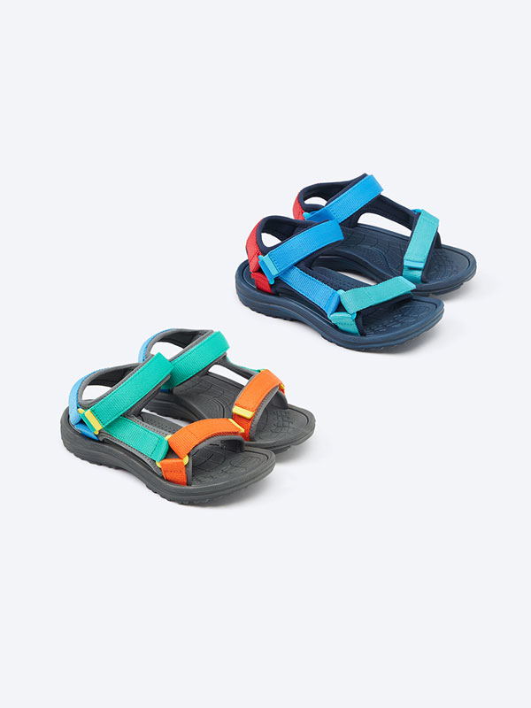 Pack of 2 sports sandals.