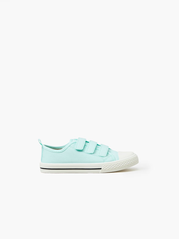 Fabric sneakers with toecap