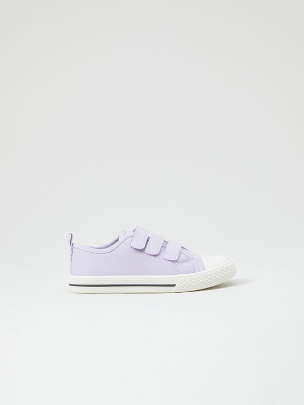 Fabric sneakers with toecap