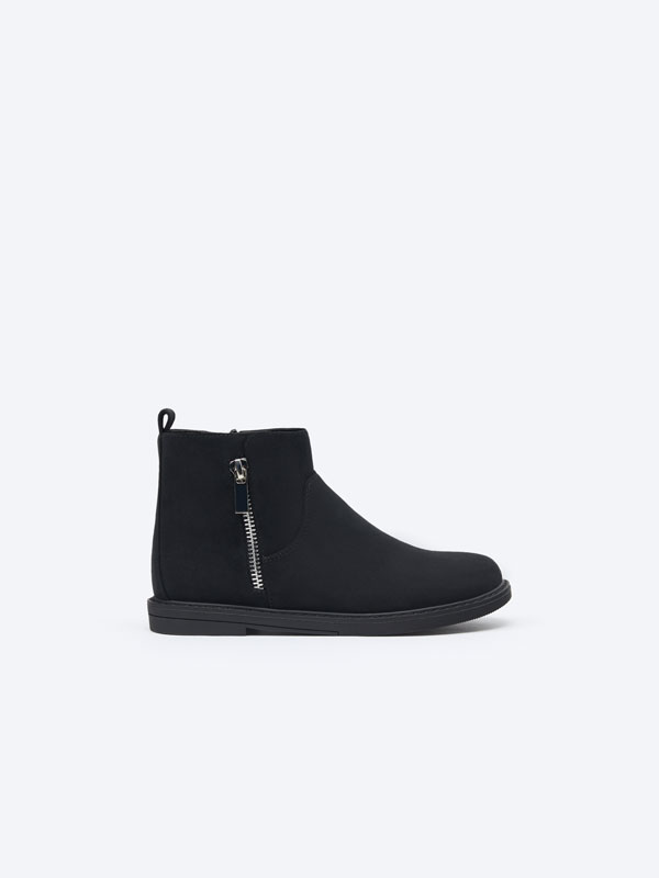 Zipped ankle boots