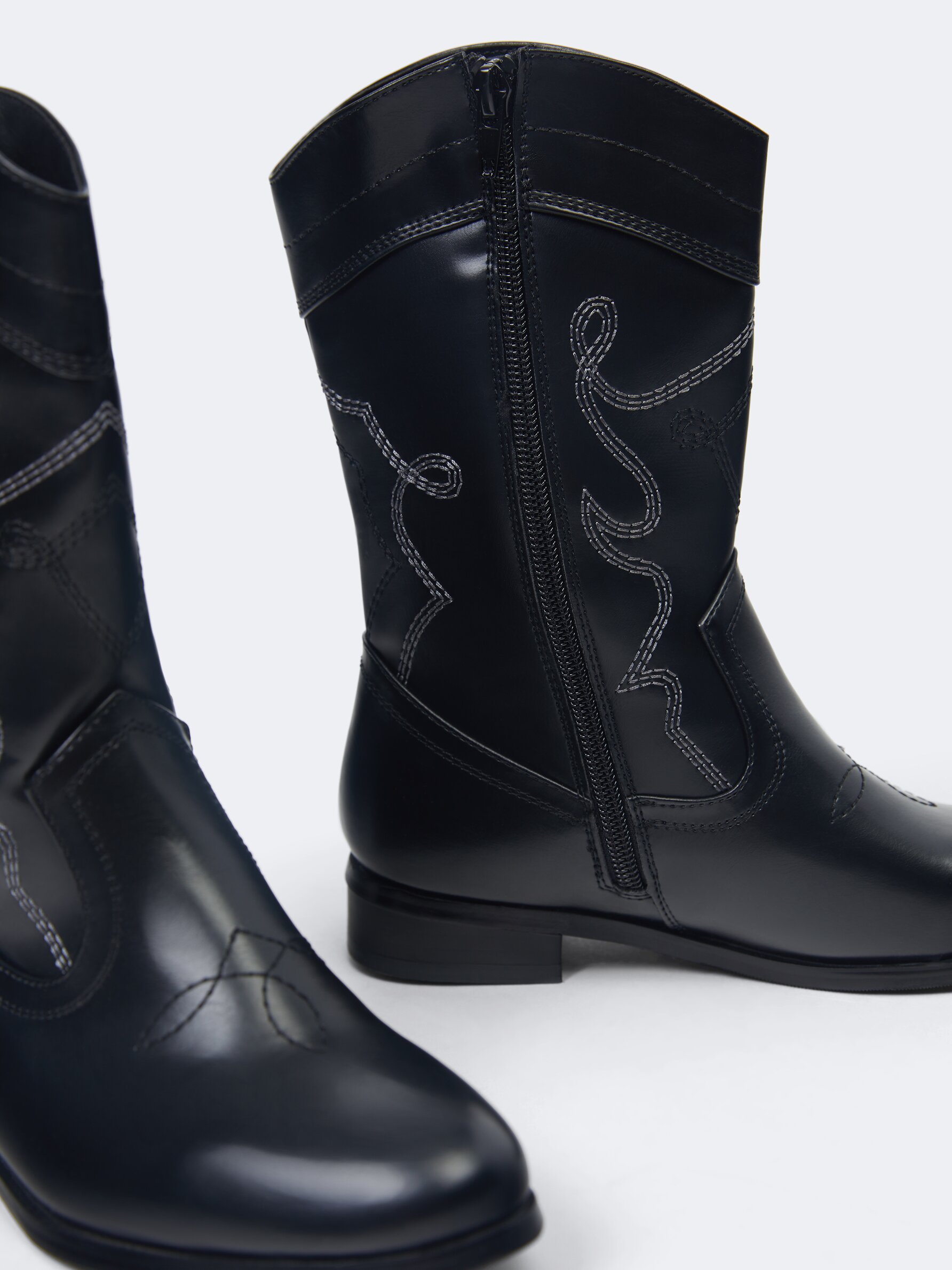COWBOY BOOTS