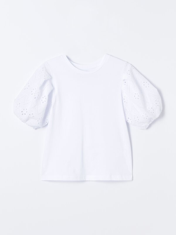 T-shirt with short puff sleeves