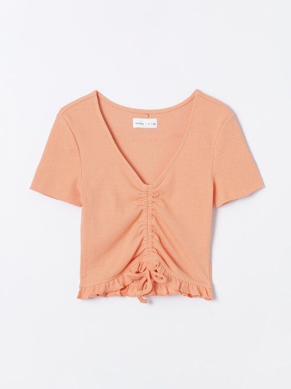 Short sleeve T-shirt with knot.