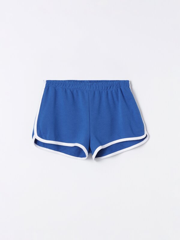 Basic plush shorts with piping