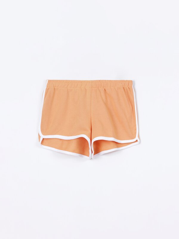 Basic plush shorts with piping