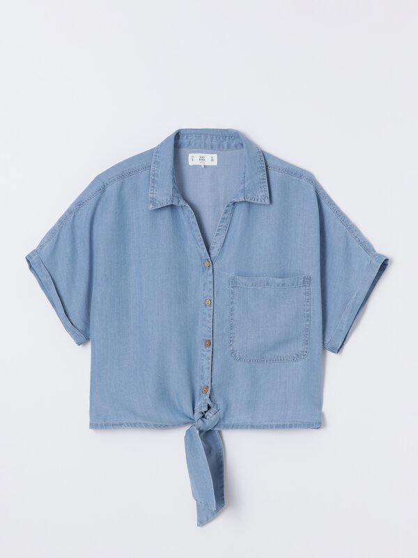 Cropped denim shirt with knot detail