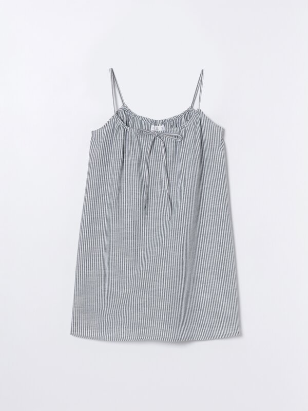 Vestido de tirantes fluido