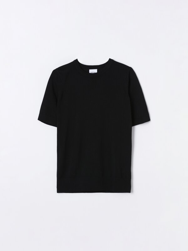 Short sleeve knit sweater
