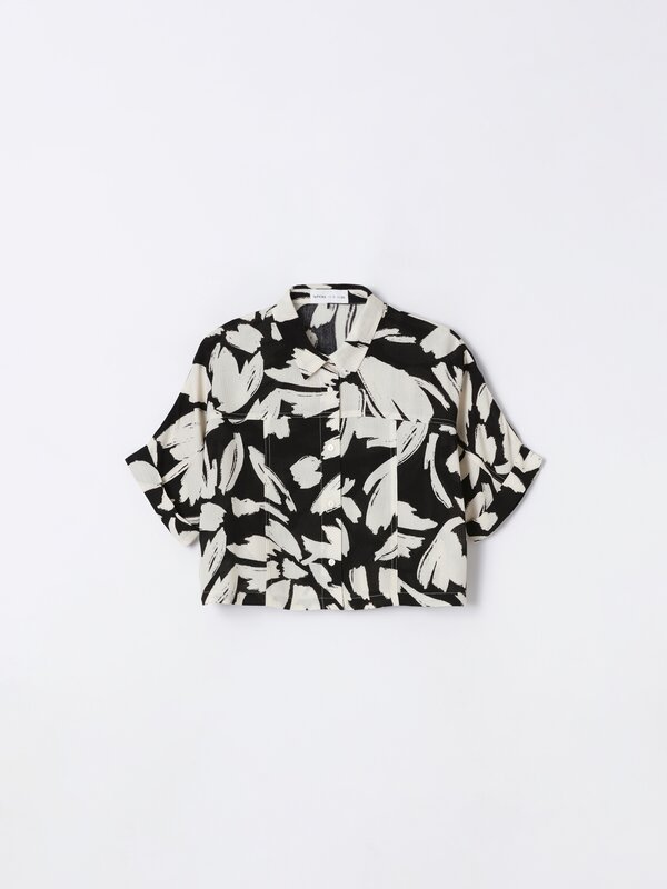 Flowing short sleeve cropped shirt