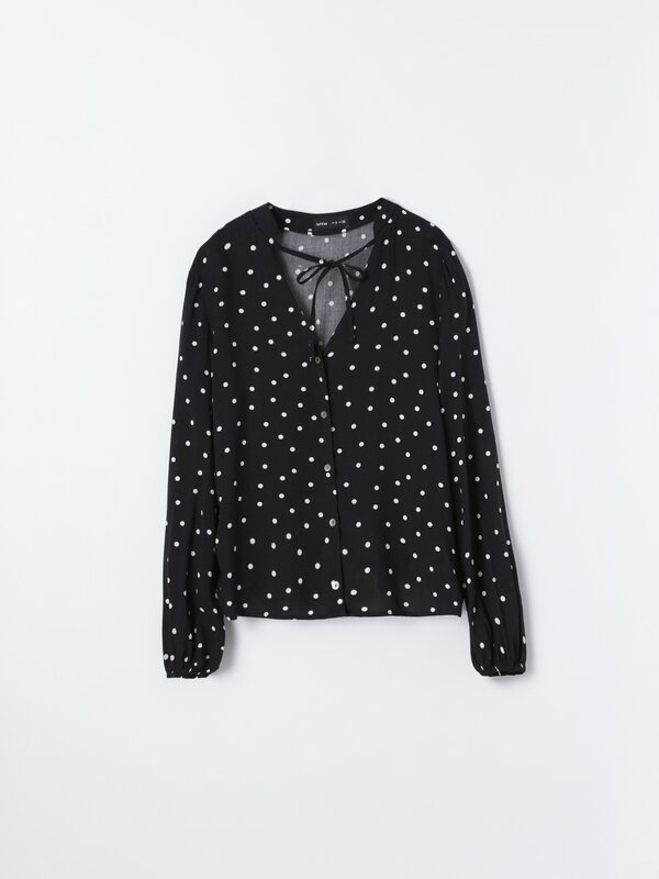 Long sleeve shirt with bow