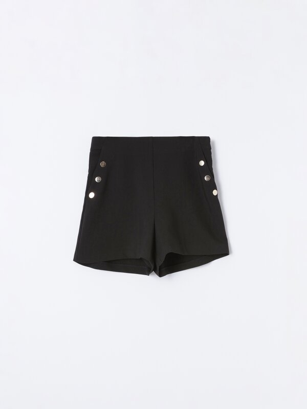 Smart shorts with details