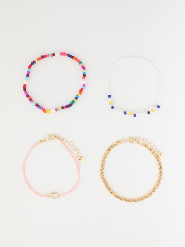 Pack of 4 assorted bracelets.