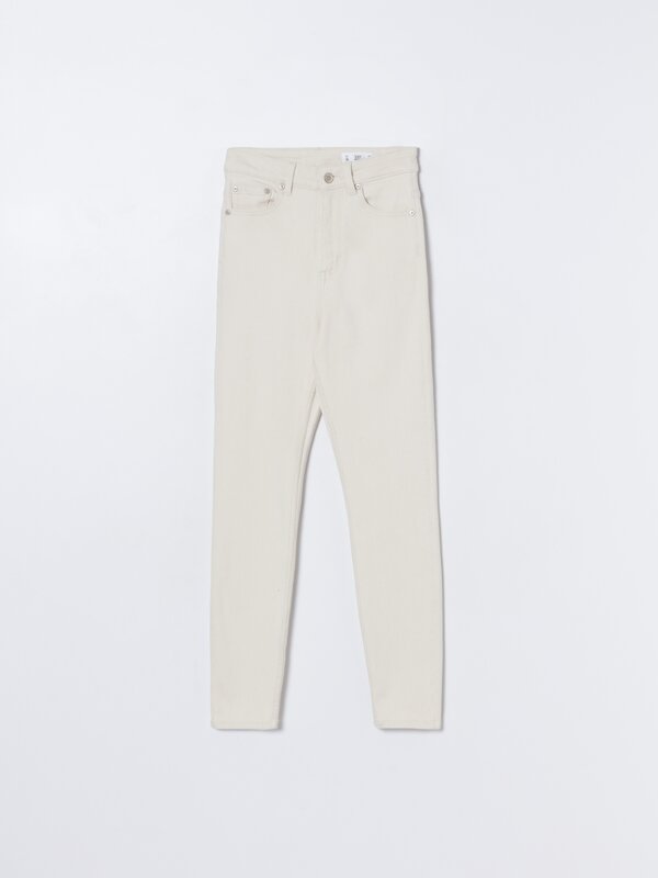 Skinny highwaist jeans.