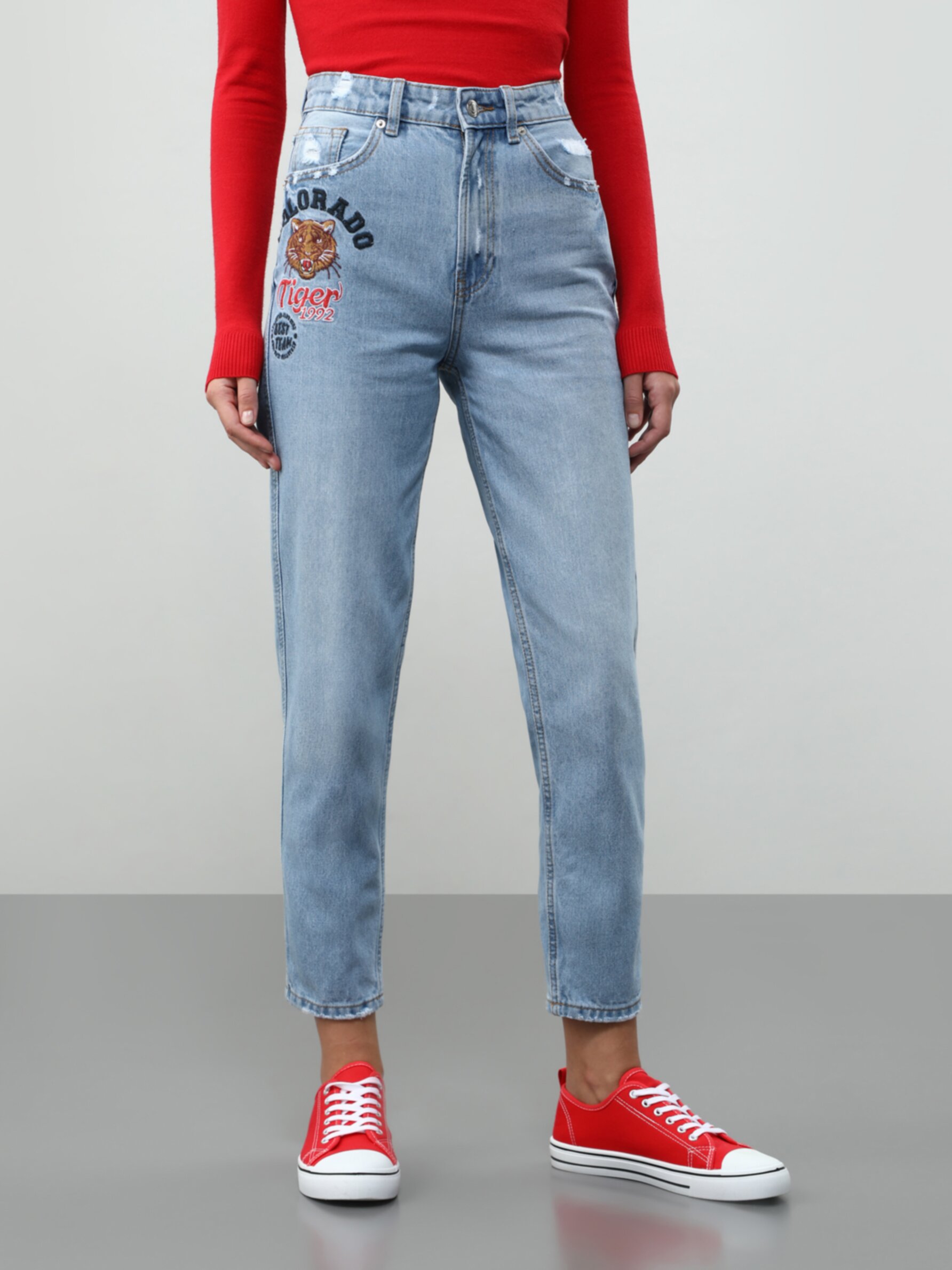 Jeans mom bordados - Denim - Mujer - | Lefties Mexico