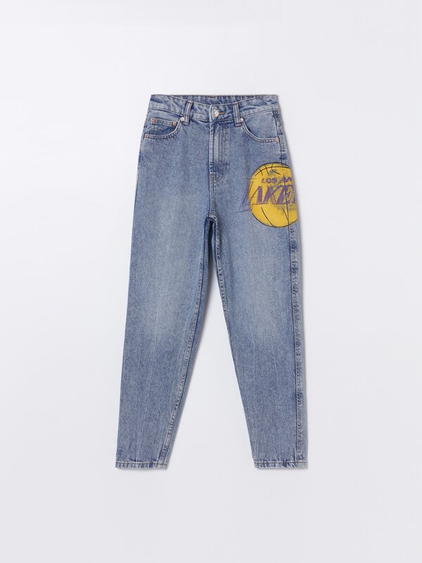 Jeans mom fit Lakers NBA