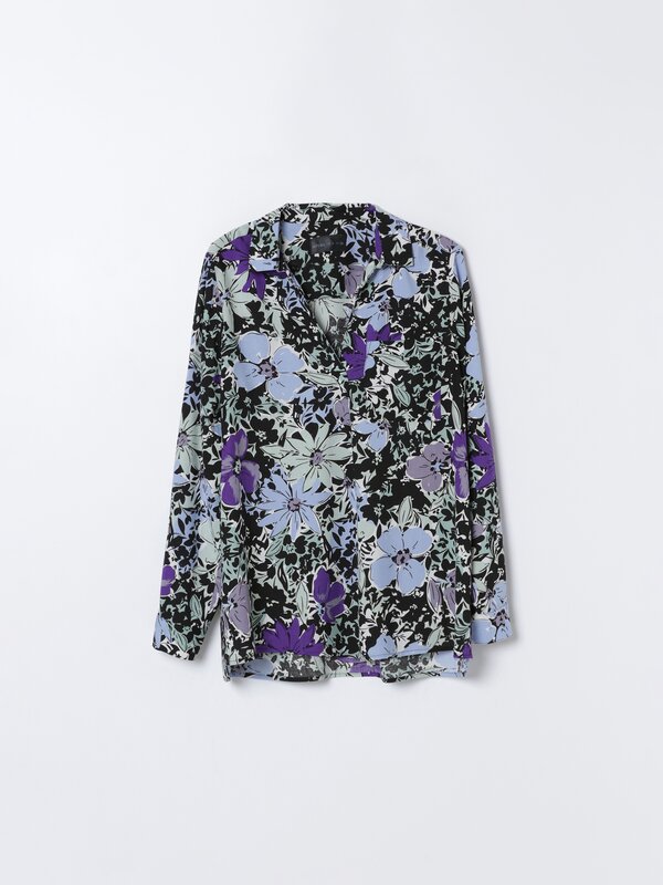 Flowing button-neck shirt