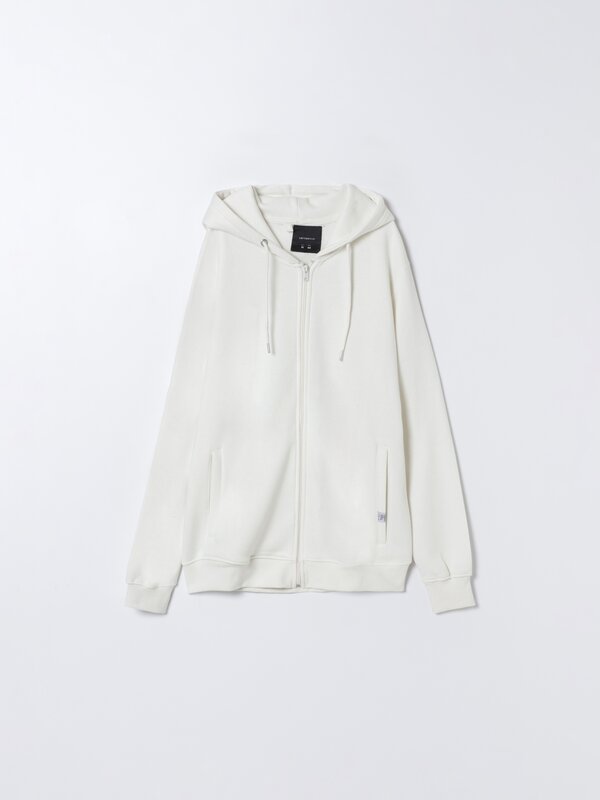 Chaqueta básica con capucha