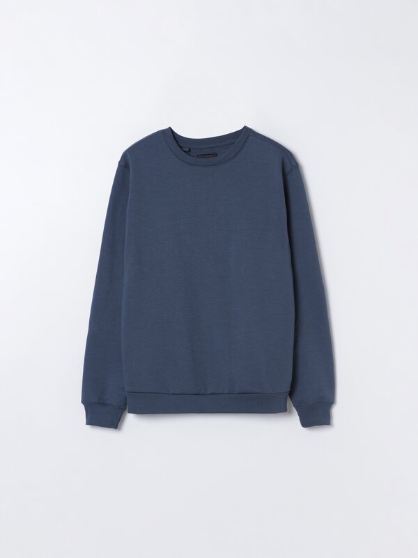 Basic round neck sweatshirt